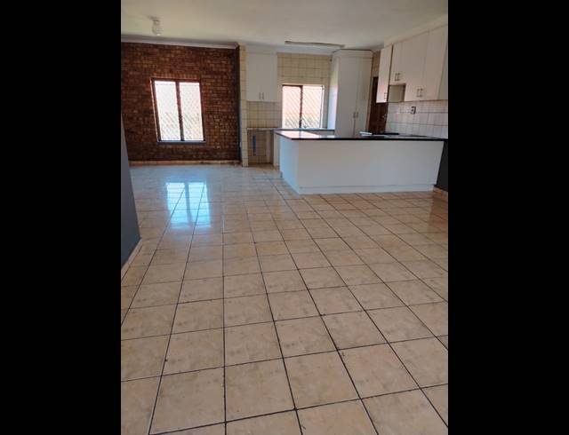 3 BEDROOM APARTMENT FOR SALE IN AMAJUBA PARK
